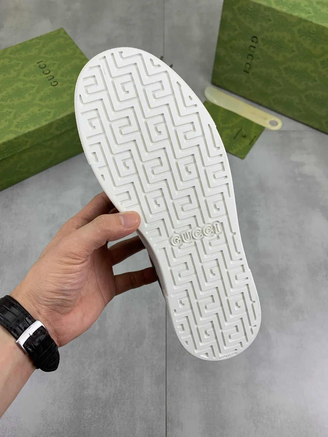 Men's men's shoes 💰P420💰【New style】(GUCCI) official website's latest 🎁🎁casual and fashionable men's shoes👟, hot style 💥 style is simple and elegant, exclusive for trendy men. Unique official website's latest brand double G element Elements 👑 Original Gucci decoration, fashionable and generous, original calfskin fabric ✅ Fully imported first-layer pigskin lining, official website designated wear-resistant, lightweight original rubber casual outsole, classic model taken in real life 🎬39-44 5️⃣ colors available
